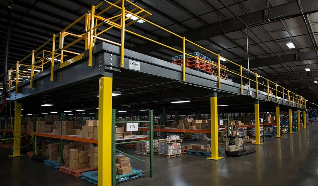 A warehouse featuring a yellow railing and robust steel platforms & mezzanines for enhanced storage efficiency.